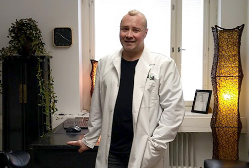 Osteopaatti, fysiikkavalmentaja, fysiologi, lääkkeettömän hoidon asiantuntija Jani Somppi, Amplia Klinikka Tampere